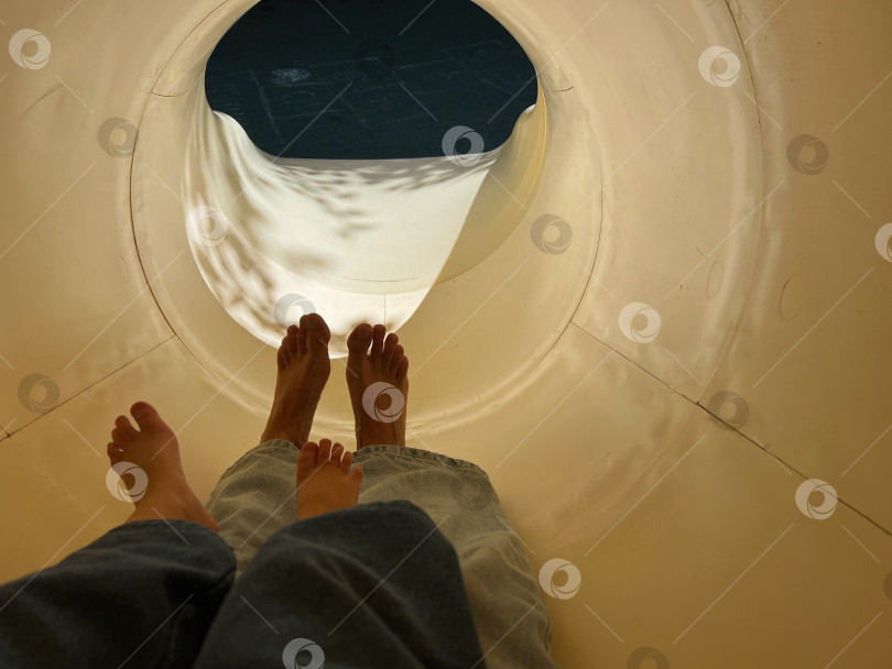 Скачать Катание с горки с ребенком фотосток Ozero