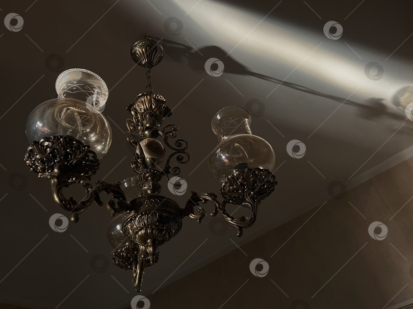 Скачать Винтажная люстра фотосток Ozero