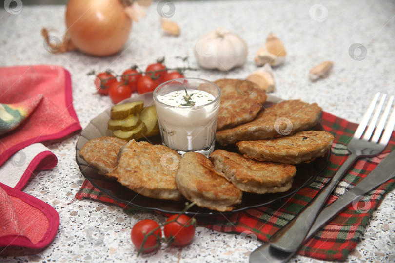 Скачать Картофельные жареные драники на столе фотосток Ozero