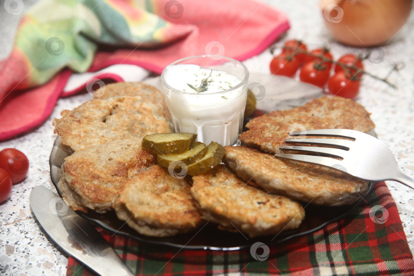 Скачать Картофельные жареные драники на столе фотосток Ozero