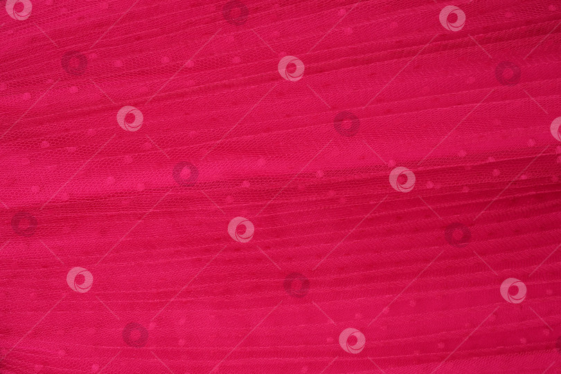 Скачать Фон шелковой алой ткани с декоративной тесьмой и сеточкой фотосток Ozero