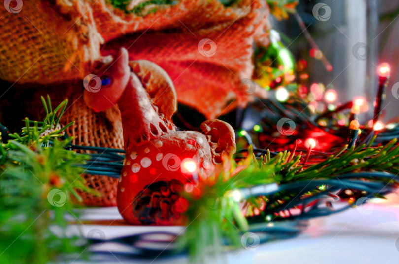 Скачать новогодняя глиняная лошадка фотосток Ozero