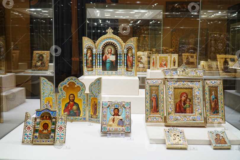 Скачать Иконы в музее Фаберже фотосток Ozero