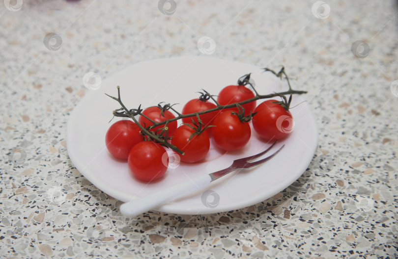 Скачать Помидоры черри красные фотосток Ozero