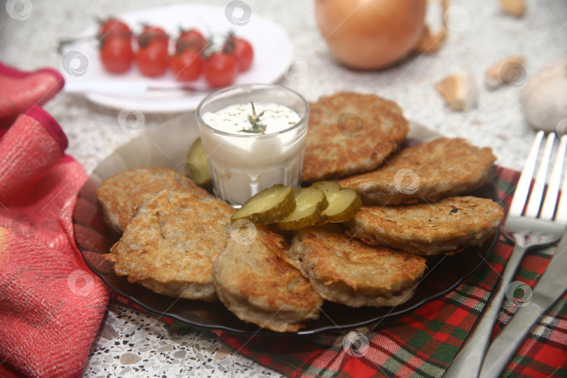 Скачать Жареные вкусные картофельные драники фотосток Ozero