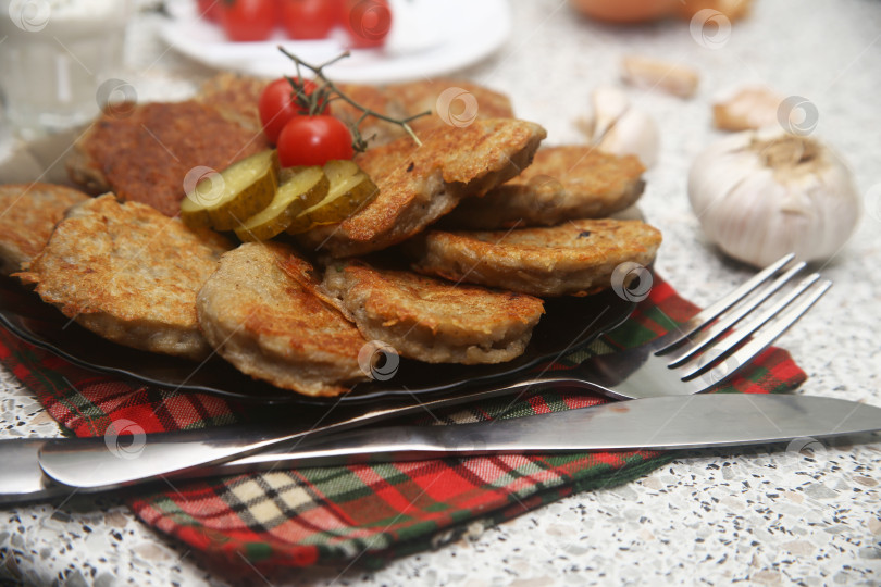 Скачать Жареные вкусные картофельные драники фотосток Ozero