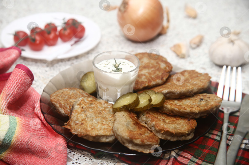 Скачать Жареные вкусные картофельные драники фотосток Ozero