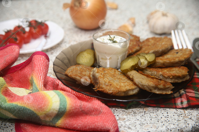 Скачать Блюдо жареные драники фотосток Ozero