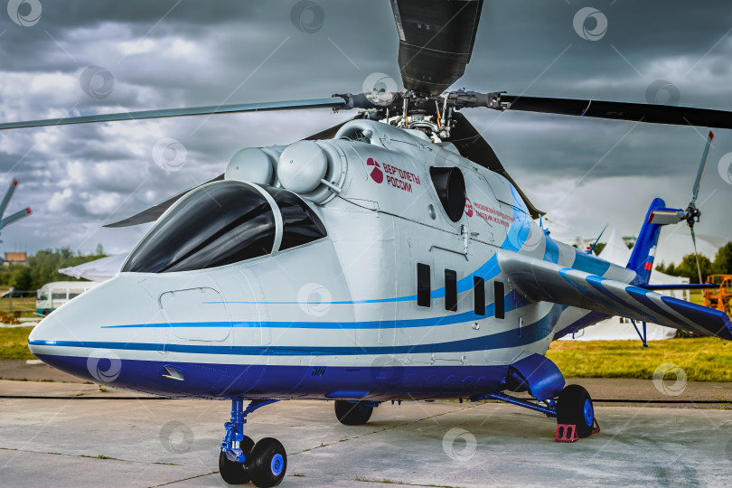 Скачать Жуковский, Россия - 08.2015: [Вертолет экспериментальный МЛ ПСВ (Ми-24ЛЛ)),  на выставке МАКС 2015] фотосток Ozero