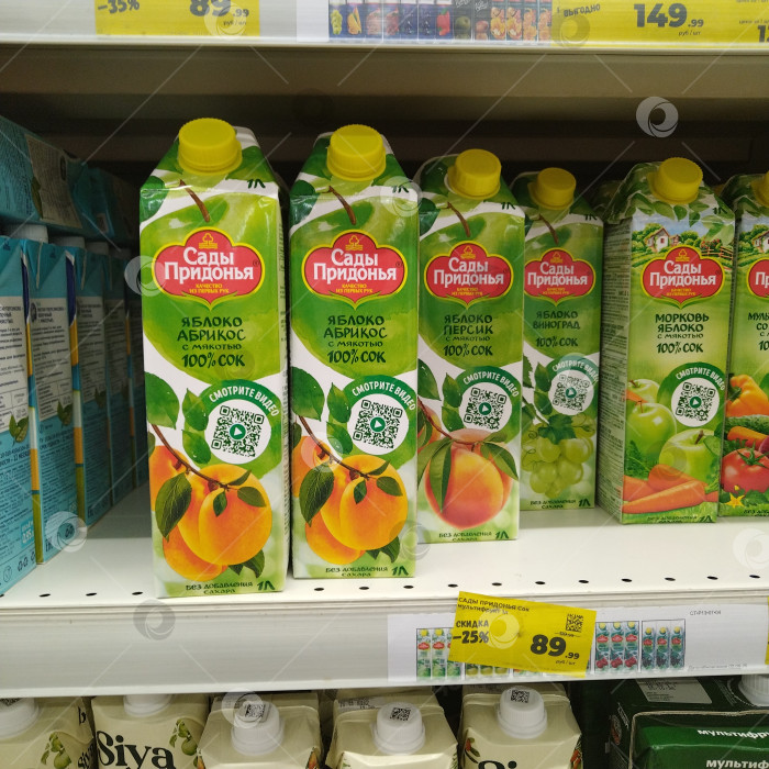 Скачать Отдел сока в магазине "Магнит". фотосток Ozero
