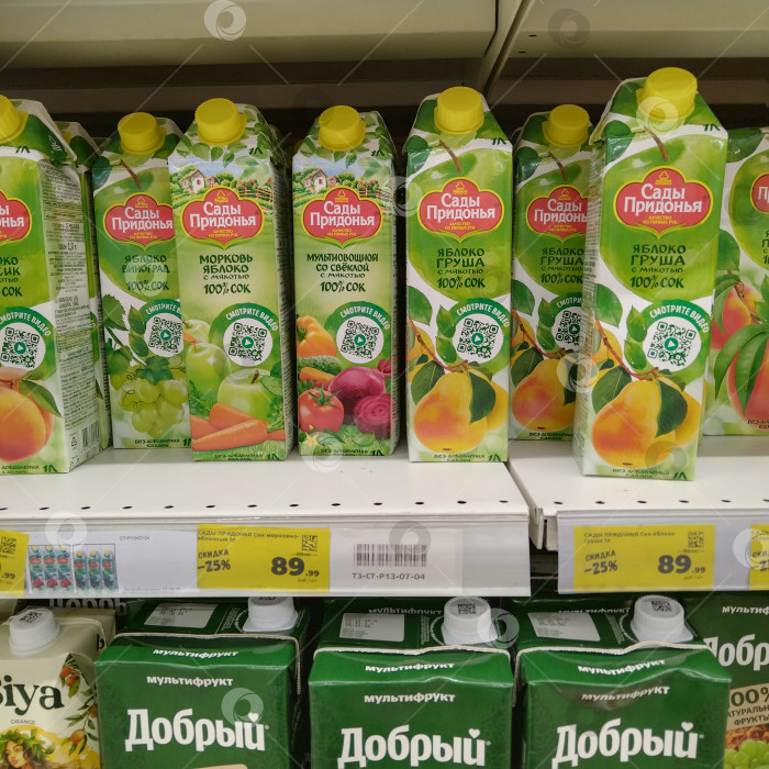 Скачать Отдел сока в магазине "Магнит". фотосток Ozero