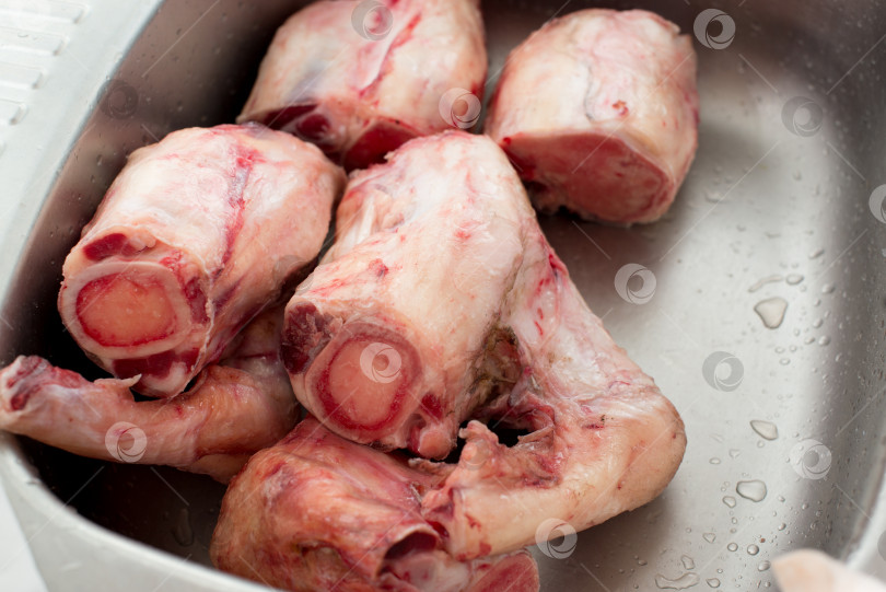 Скачать кости говяжьи, лытки фотосток Ozero