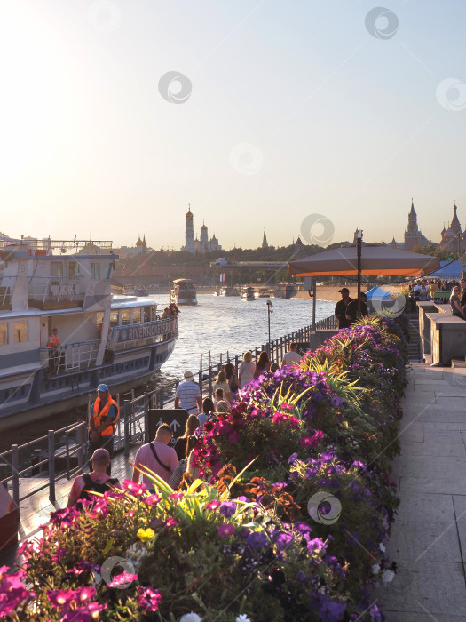 Скачать Причал у парка Зарядье фотосток Ozero