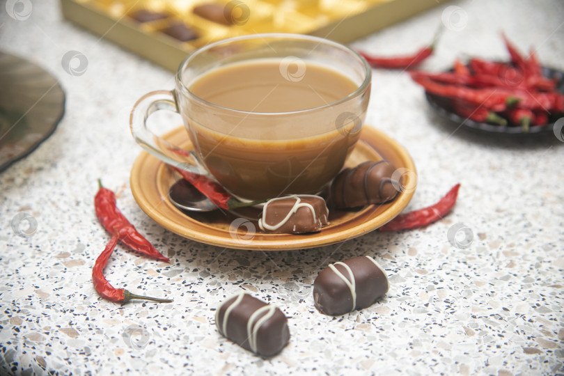 Скачать Чашка кофе и конфеты фотосток Ozero