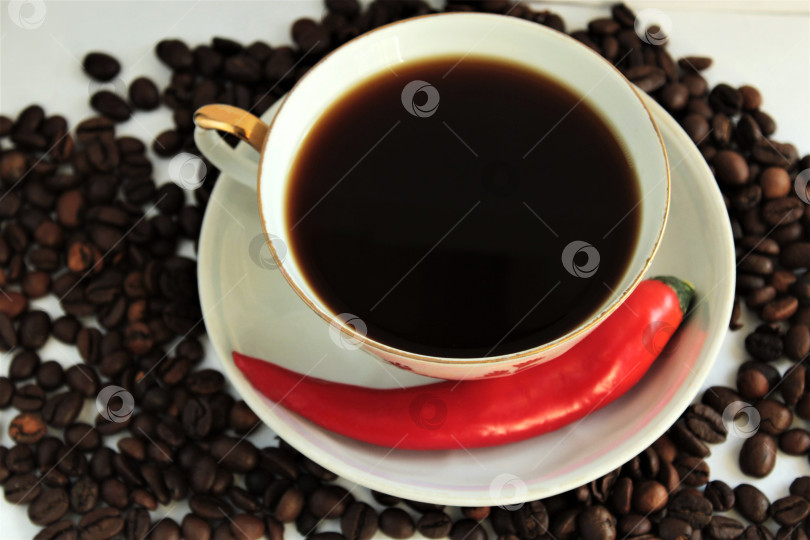 Скачать фарфоровая чашка кофе с острым перцем\ фотосток Ozero