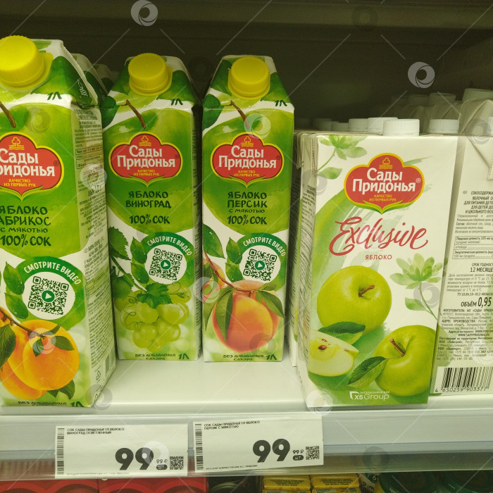 Скачать Отдел сока в магазине "Пятёрочка". фотосток Ozero