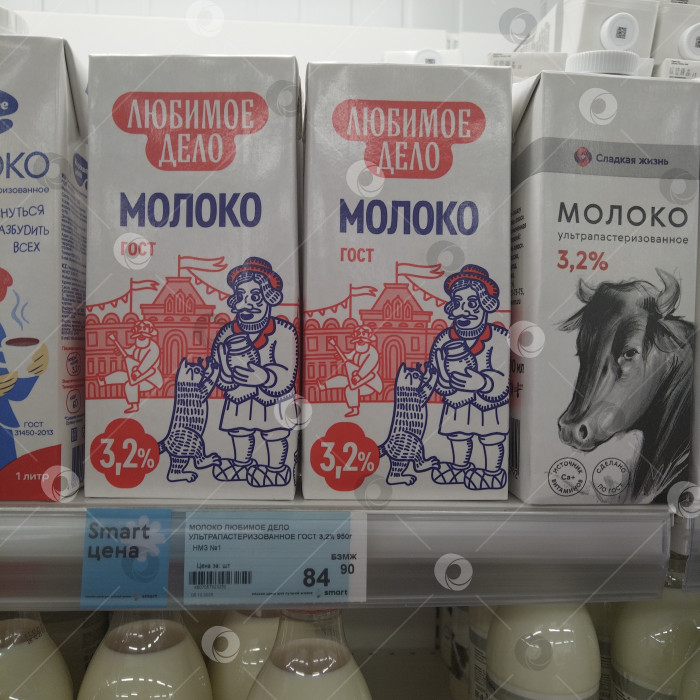 Скачать Он сделал молоку в магазе "умной". фотосток Ozero