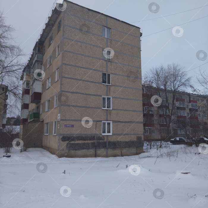 Скачать Пятиэтажный многоквартирный дом. фотосток Ozero