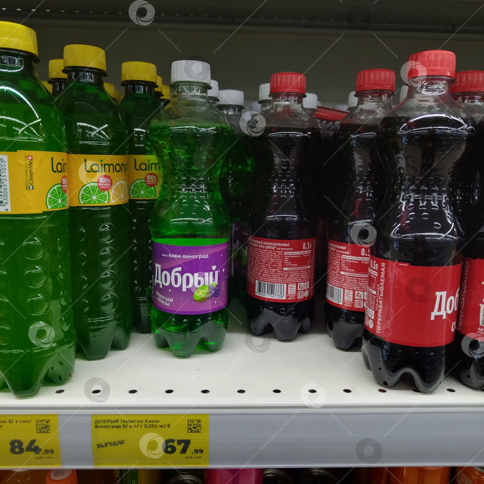 Скачать Отдел газировки в магазине "Магнит". фотосток Ozero