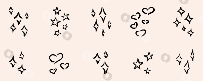 Скачать Набор каракулевых значков glitter star, sparkle sun. Причудливый рисованный эскиз фигур с эффектами взрыва, свечения и мигания для праздничного оформления вечеринки. Мерцающие вспышки и блестящие графические элементы. фотосток Ozero