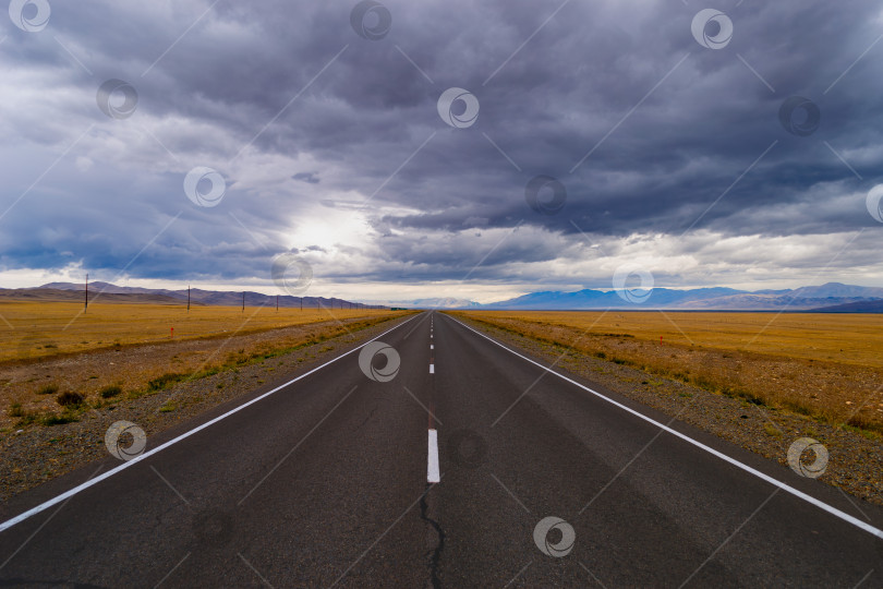 Скачать Чуйский тракт и горы, Республика Алтай, Южная Сибирь, Россия фотосток Ozero