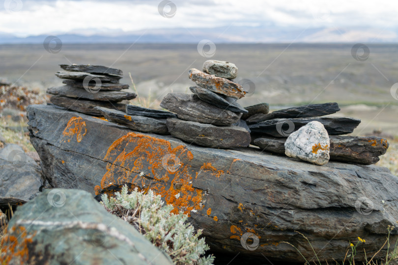 Скачать Каменные пирамидки - туры фотосток Ozero