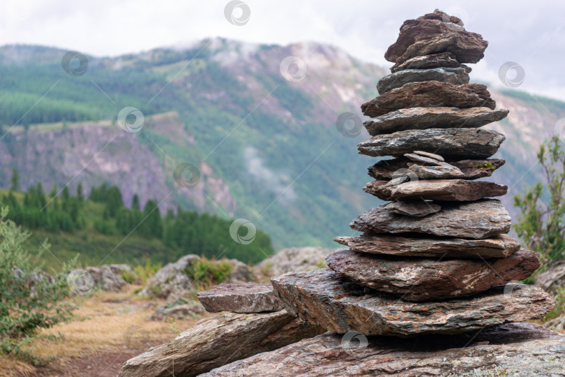 Скачать Каменные пирамидки - туры фотосток Ozero