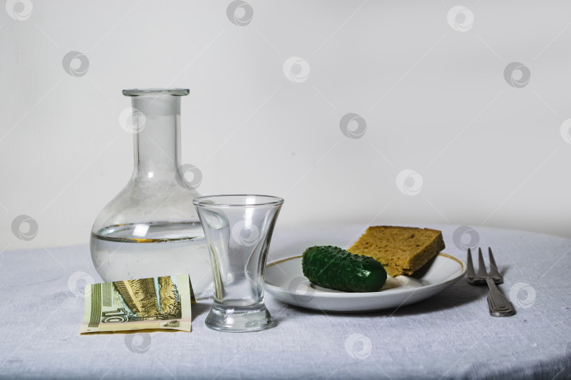 Скачать сто грамм и огурчик фотосток Ozero