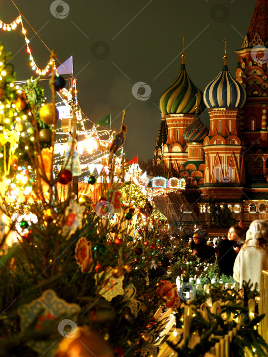Скачать Новогдние гуляния на Красной площади фотосток Ozero