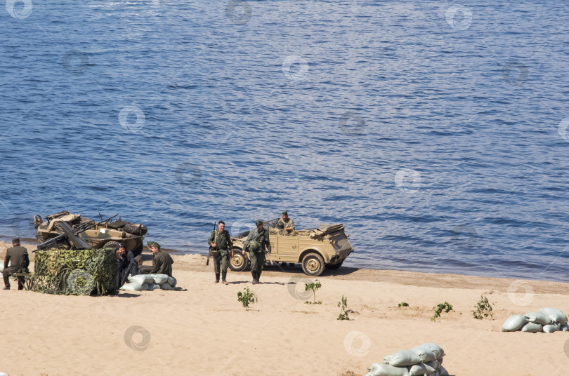 Скачать Самара, Россия, 2016-07-31, Праздник Военно-морского флота. Показ военной техники в действии. Реконструкция боевых действий на реке Волга. фотосток Ozero