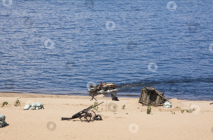 Скачать Самара, Россия, 2016-07-31, Праздник Военно-морского флота. Показ военной техники в действии. Реконструкция боевых действий на реке Волга. фотосток Ozero