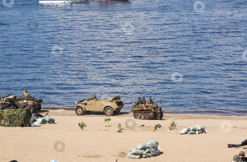 Скачать Самара, Россия, 2016-07-31, Праздник Военно-морского флота. Показ военной техники в действии. Реконструкция боевых действий на реке Волга. фотосток Ozero