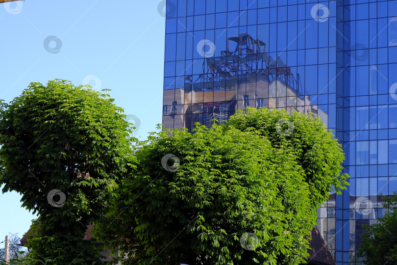 Скачать Размещение верхней части здания в отеле Marriott. фотосток Ozero