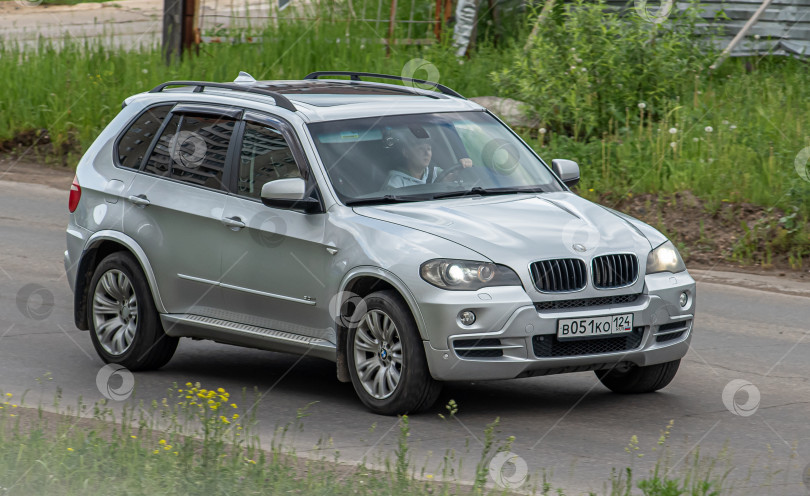 Скачать Россия г.Красноярск 23 мая  2025г. автомобиль BMW X5 Кроссовер фотосток Ozero