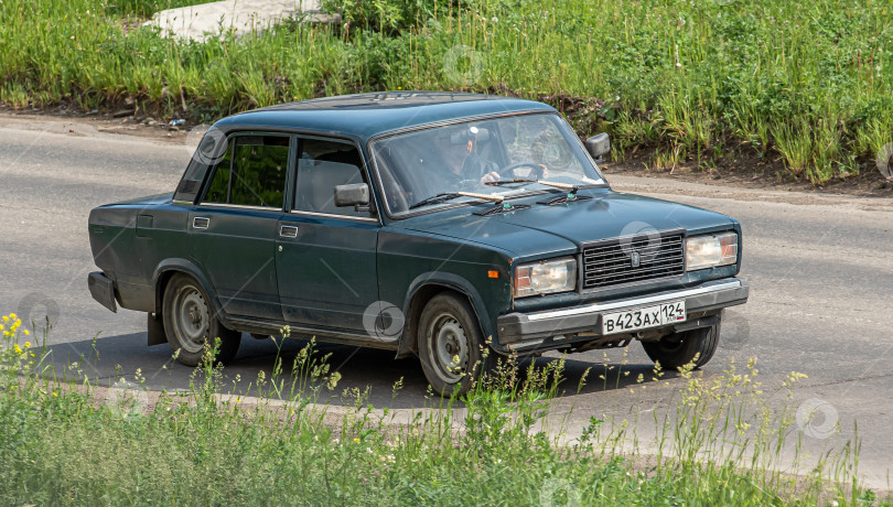 Скачать Россия г.Красноярск 23 мая  2025г. автомобиль  ВАЗ-2107  Советский и российский заднеприводный автомобиль фотосток Ozero