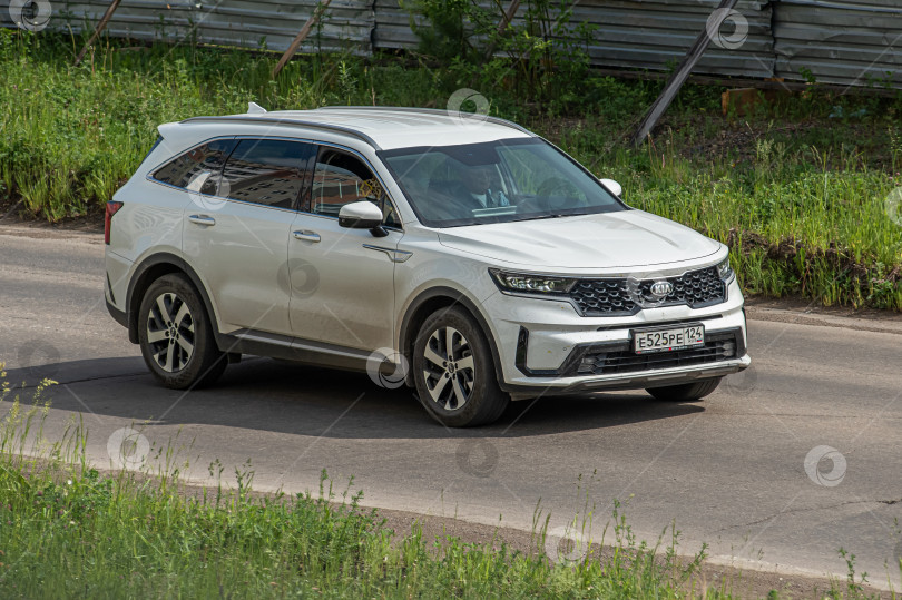 Скачать Россия г.Красноярск 23 мая  2025г. автомобиль Kia Sorento 2021 года выпуска — абсолютная модель популярного кроссовера фотосток Ozero