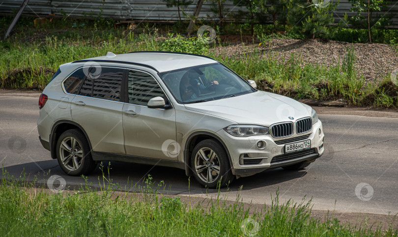 Скачать Россия г.Красноярск 23 мая  2025г. автомобиль BMW X5 F15 фотосток Ozero