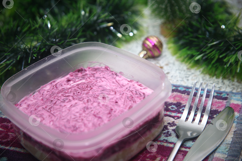 Скачать Салат сельдь под шубой с приборами фотосток Ozero