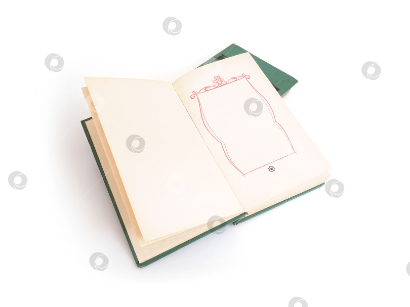 Скачать Стопка книг в цветных обложках с белыми листами, выделяющимися на белом фоне фотосток Ozero