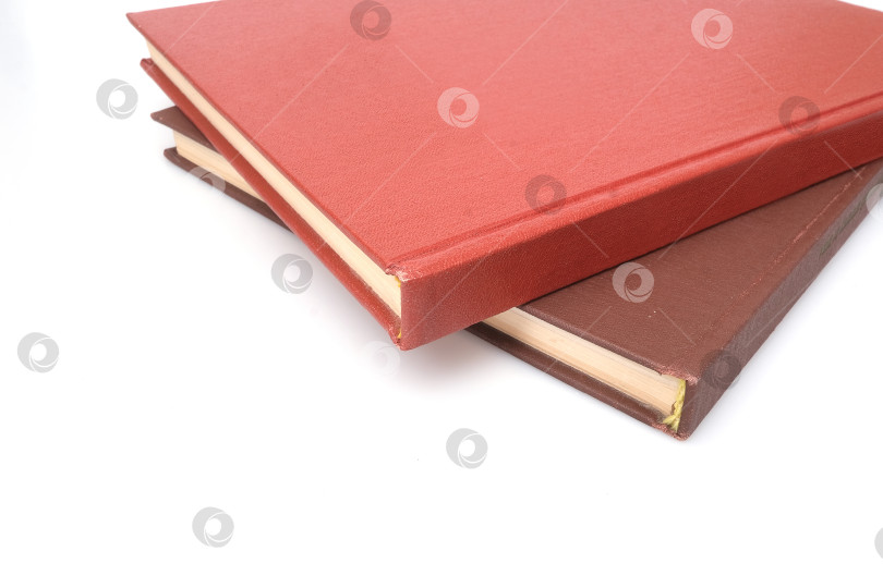 Скачать Две красные книги, выделенные на белом фоне фотосток Ozero
