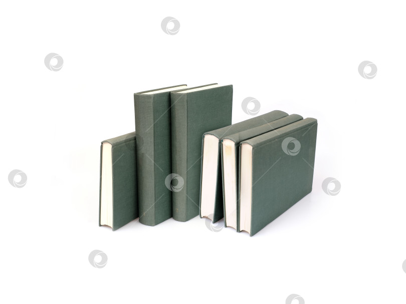 Скачать Стопка зеленых книг, выделенных на белом фоне фотосток Ozero