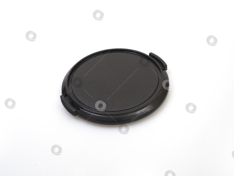 Скачать Черный колпачок для фотообъектива, выделенный на белом фоне фотосток Ozero