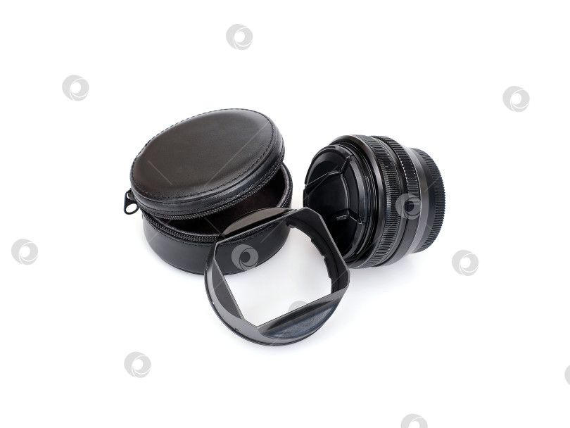 Скачать Фотообъектив и аксессуары, выделенные на белом фоне фотосток Ozero