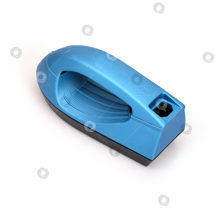 Скачать Пластиковый компактный утюг для отпаривания одежды, выделенный на белом фоне фотосток Ozero