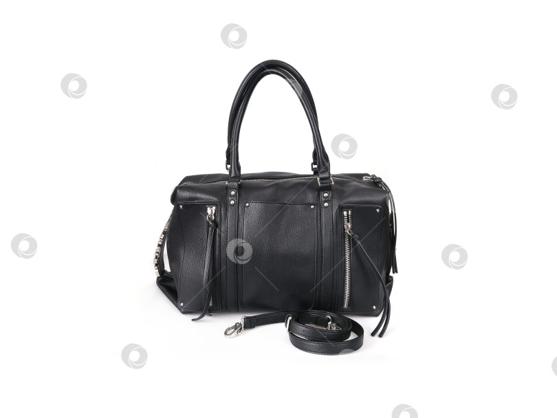 Скачать Большая черная сумка с серебряным замком, выделяющимся на белом фоне фотосток Ozero