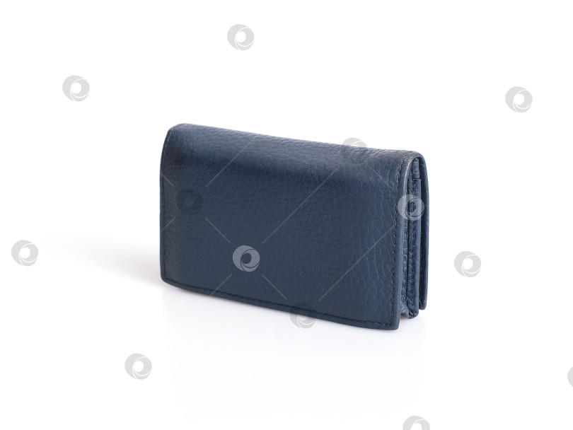 Скачать Синяя кожаная визитница, выделенная на черном фоне фотосток Ozero