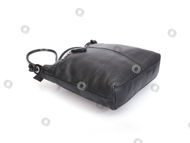 Скачать Элегантная черная женская сумка через плечо, выделенная на белом фоне фотосток Ozero