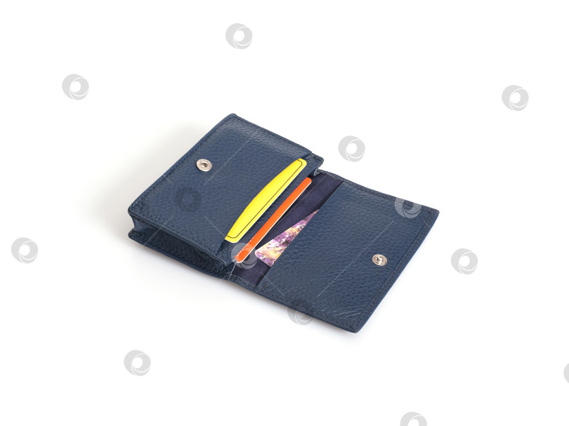 Скачать Синяя кожаная визитница, выделенная на черном фоне фотосток Ozero