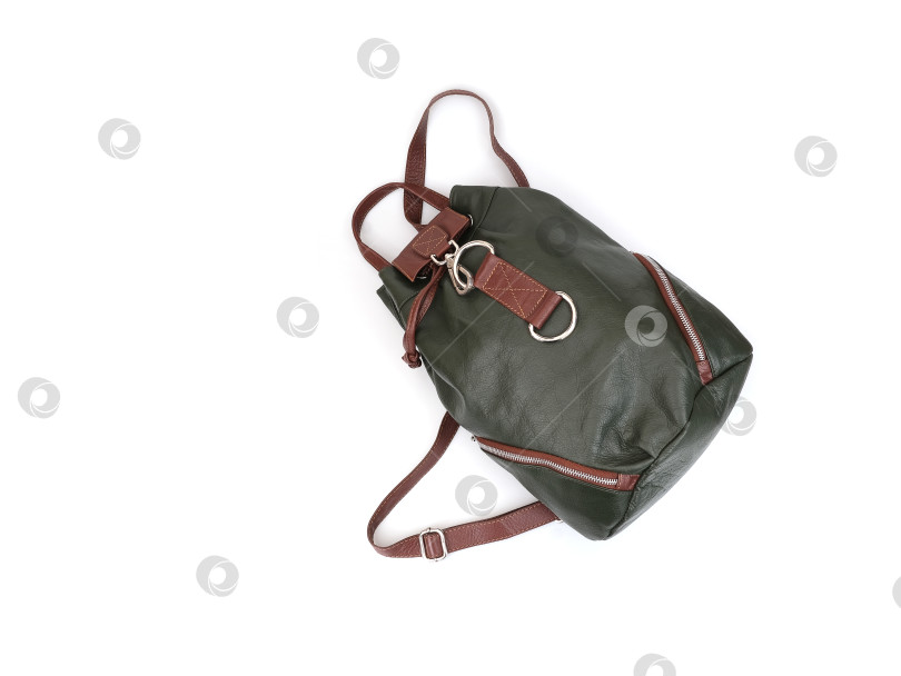 Скачать Красивый кожаный зеленый рюкзак, выделенный на белом фоне фотосток Ozero