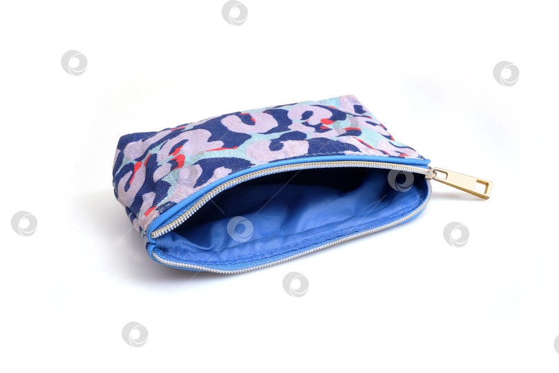 Скачать Элегантная косметичка, выделенная на белом фоне фотосток Ozero